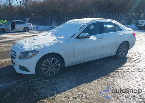 2018 Mercedes-Benz C 300 4Matic из США, поврежденный, VIN 55SWF4KB8JU257228